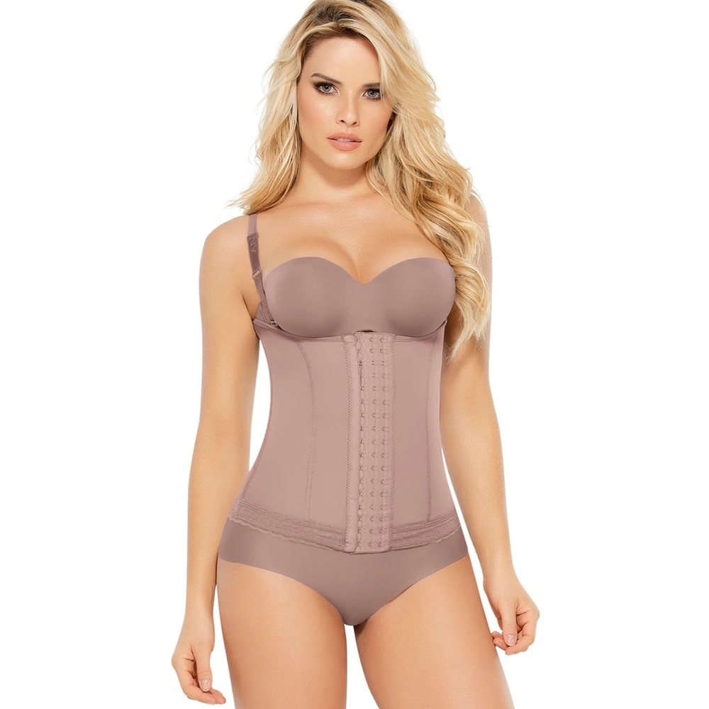 Ann Chery Marilyn Women Waist Cincher trainer size small 30 cocoa tags attached